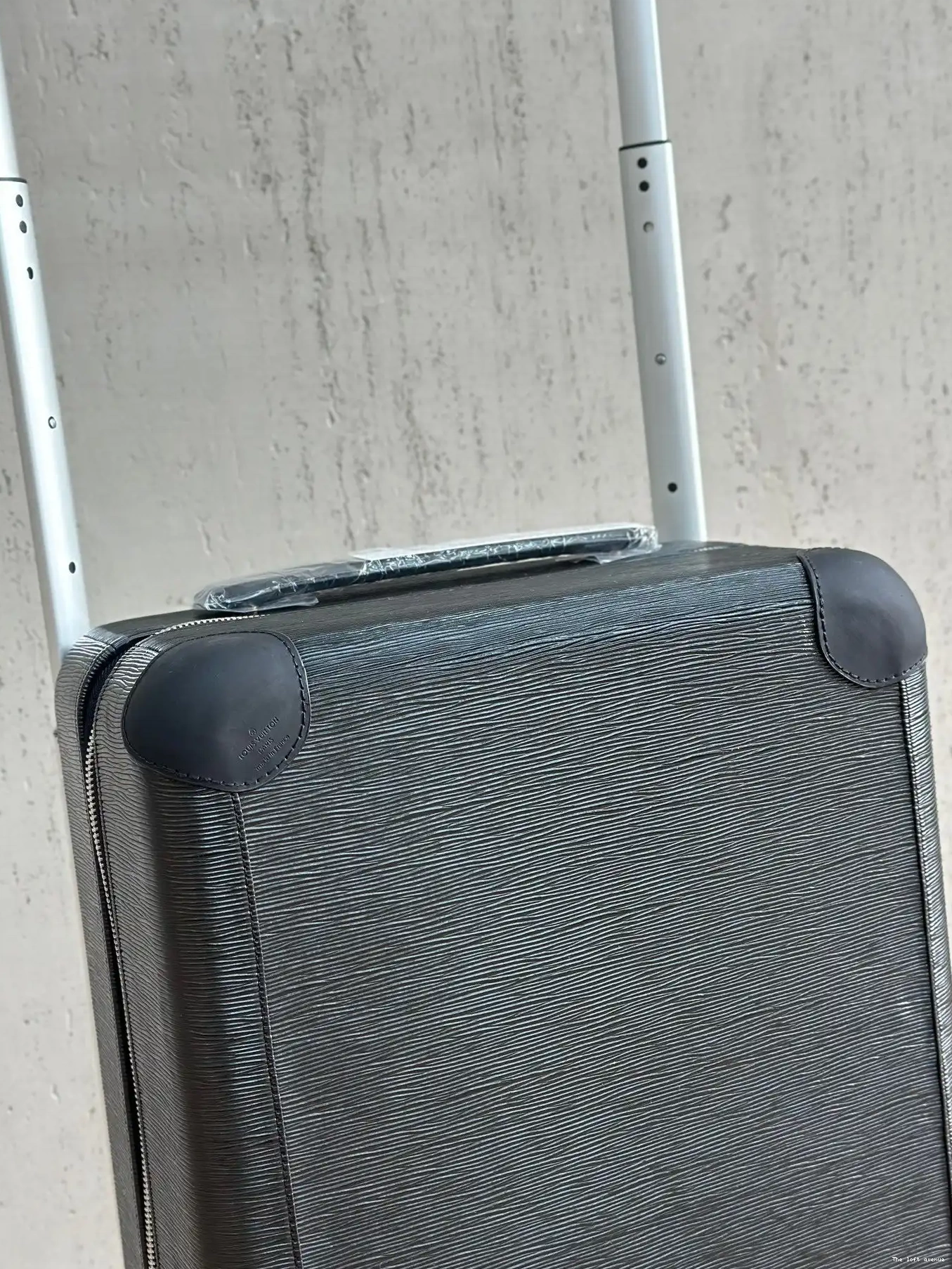 CABIN HORIZON 55 CUSTOM EMBOSSED 37L MONOGRAM SUITCASE 0521